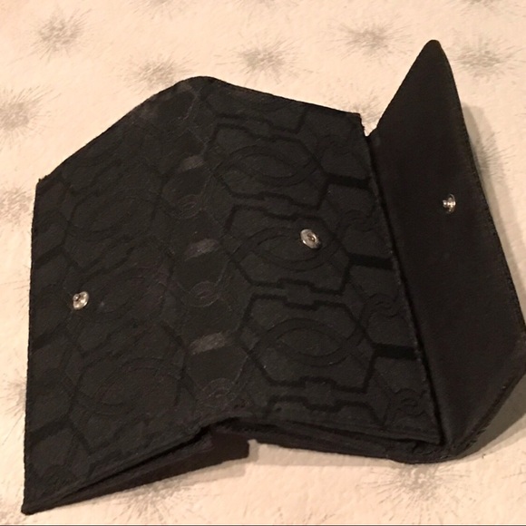 A cutie wallet not too big not too small 😜 - Picture 4 of 4